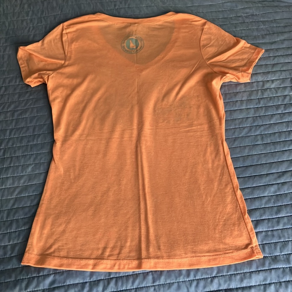 Banana Ink - women’s medium peach color v-neck - Picture 2 of 6